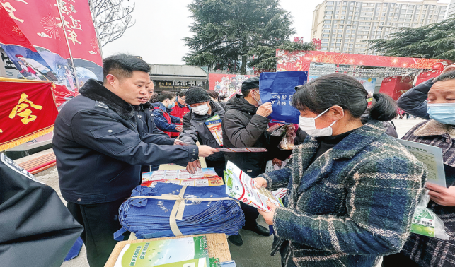 全市青少年學(xué)雷鋒示范活動啟動