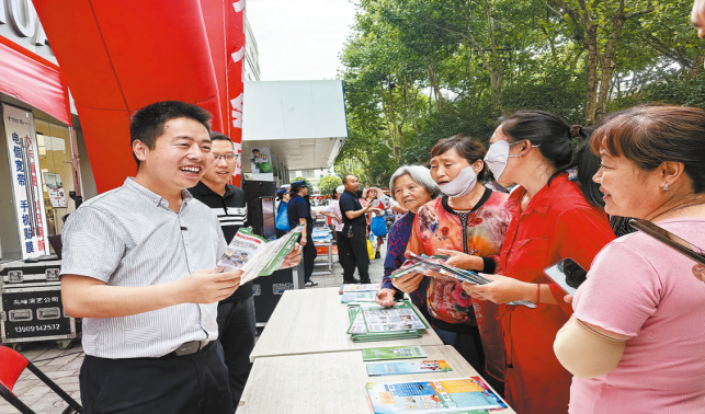 商洛市開展“安全宣傳咨詢?nèi)铡被顒?>
<div   id=